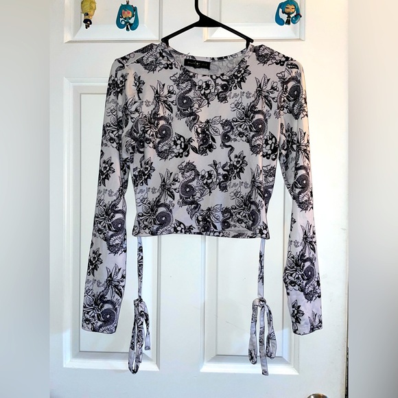 Black and White Top with Dragon Pattern Y2K - Picture 1 of 3